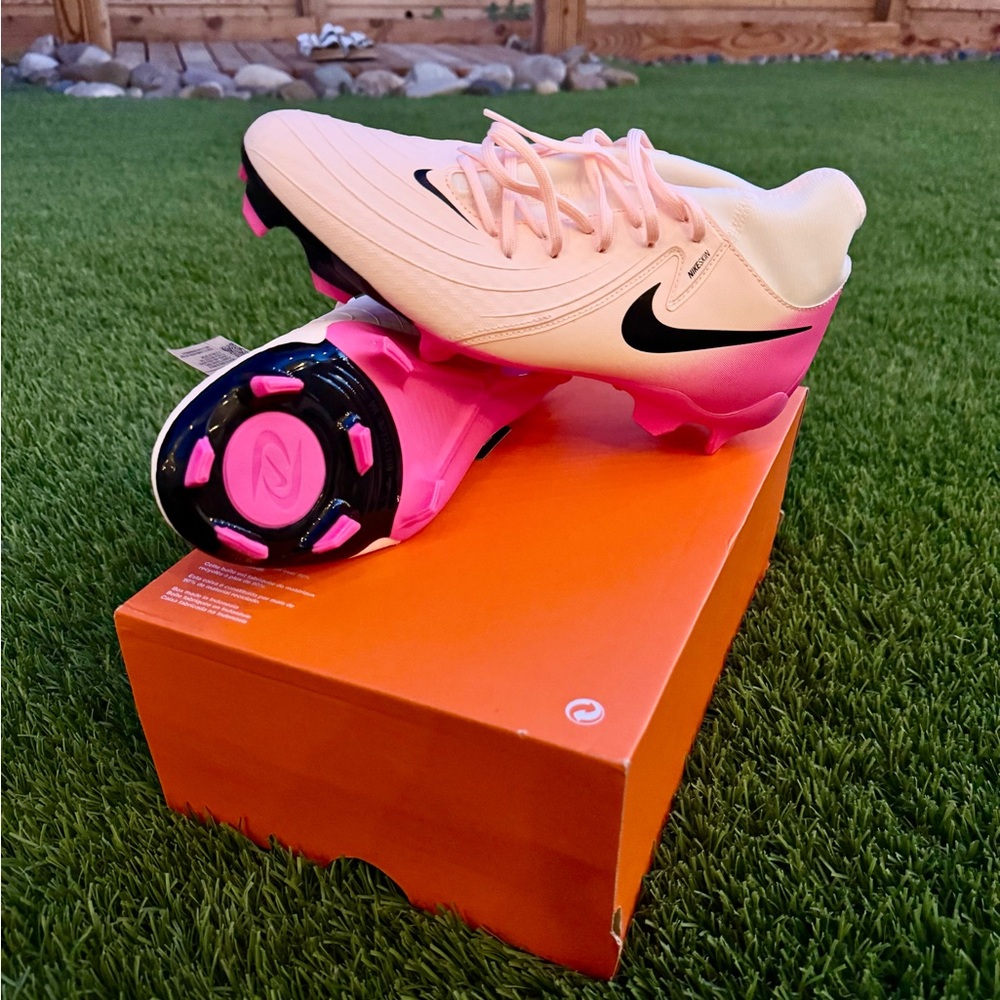 NWT: Nike Soccer Cleats - Phantom Luna II Academy FG/MG in Crimson and Black